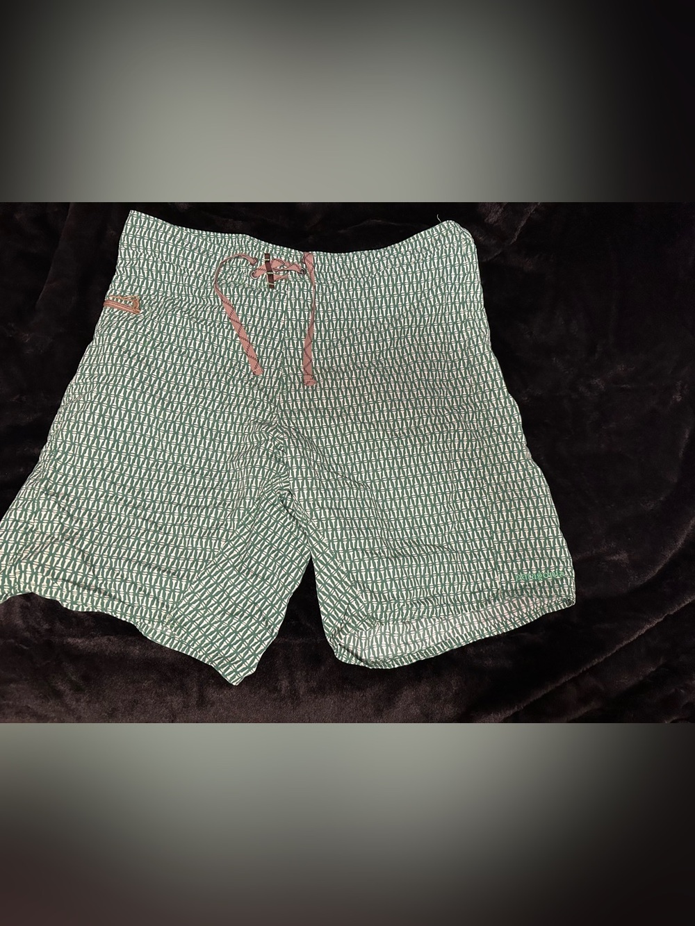 Patagonia Wavefarer Swim Shorts GREEN/WHITE Geometric Drawstring Men’s Sz 35